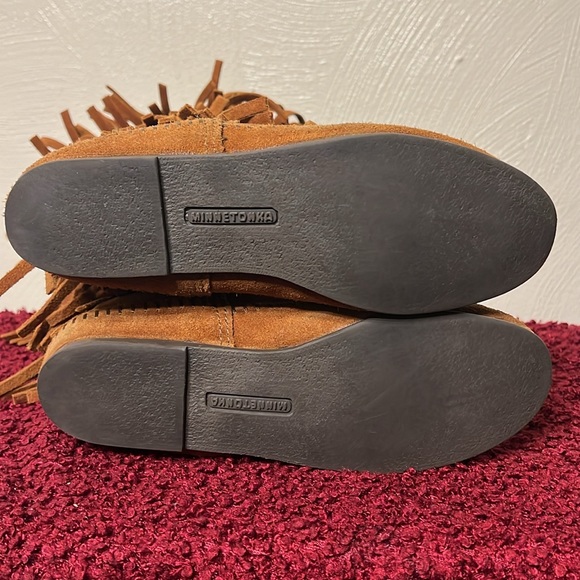 Minnetonka Womens Brown Suede 3 Layer Triple Fringe Moccasins Boots size 8 - Picture 7 of 17